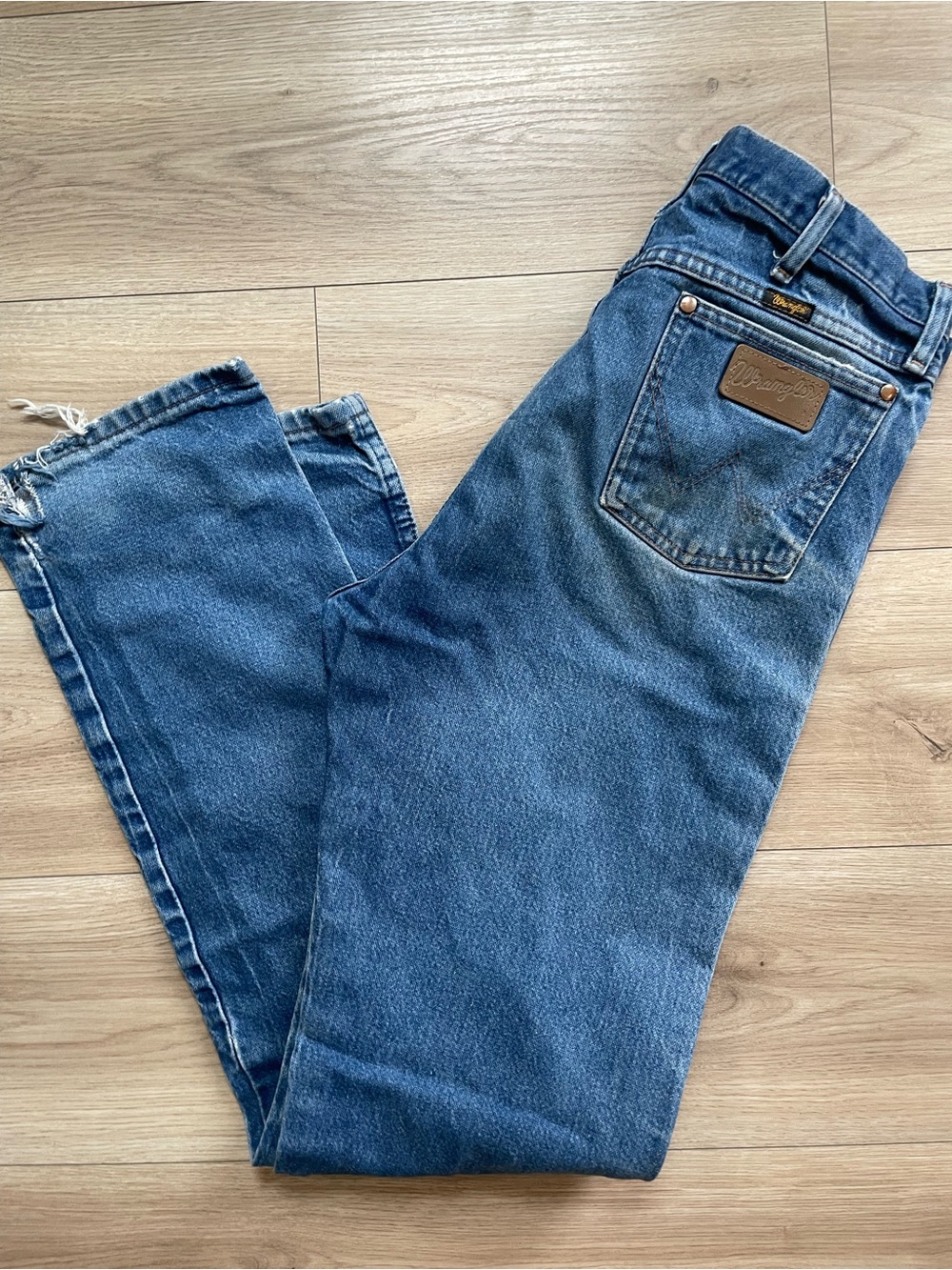 Wrangler Men’s Medium Blue Relaxed Fit Jeans